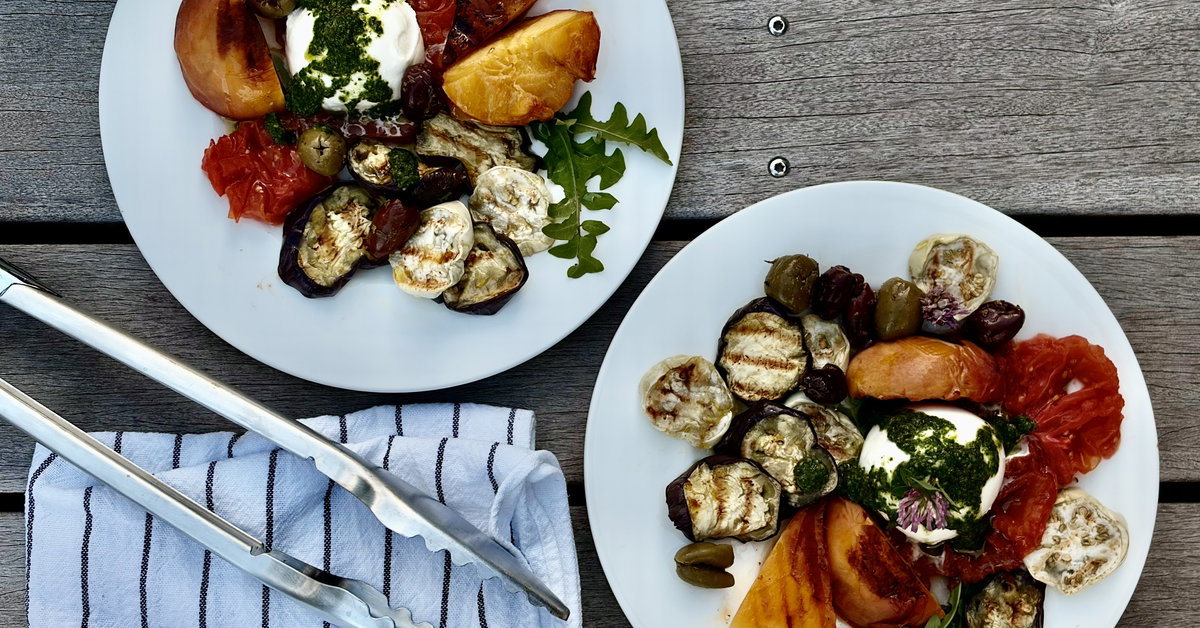 Rezept: Bunter Grillteller mit Obst, Gemüse und Mozzarella