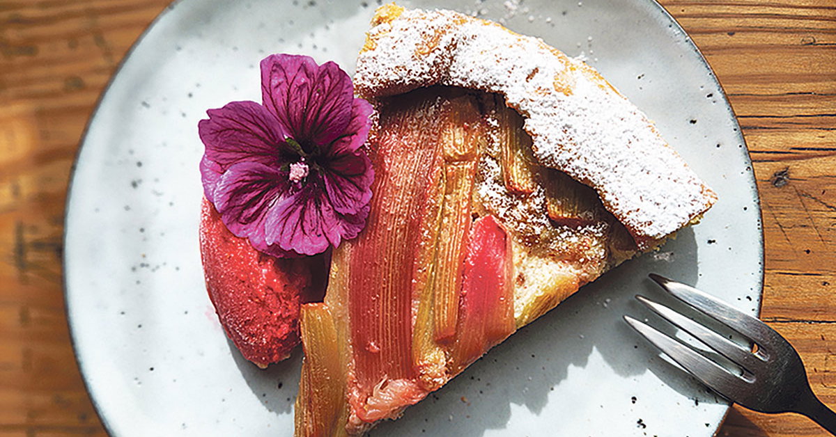 Deliciously filled rhubarb galette: This cake recipe forgives sloppiness