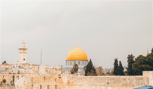 Die Altstadt von Jerusalem, zentral im Bild die al-Aqsa-Moschee mit ihrer goldenen Kuppel