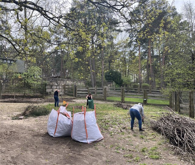 Clean Up Day im Zoo von Riga am 29. April 2024